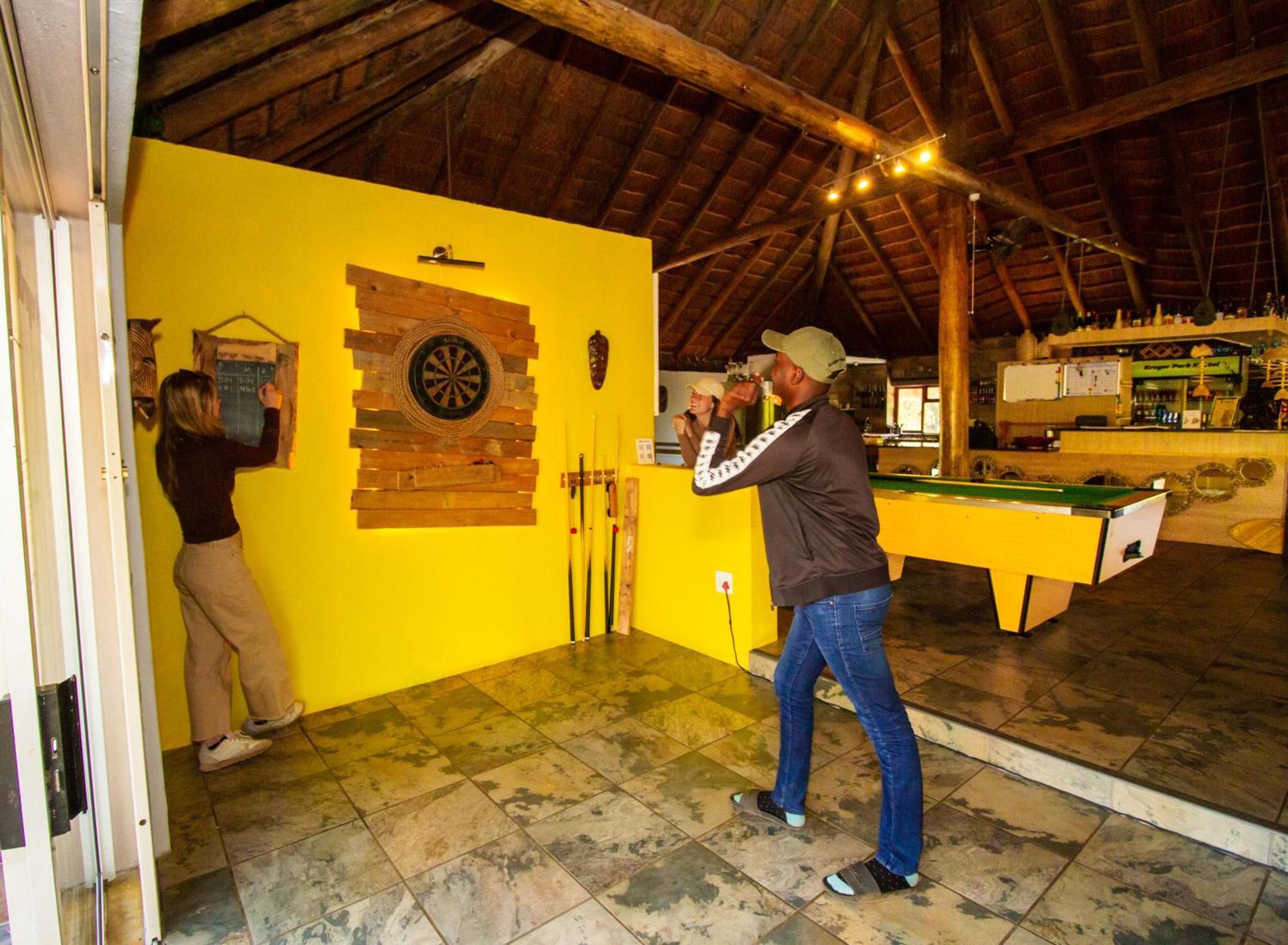 Kruger Park Hostel Marloth Park Exteriör bild